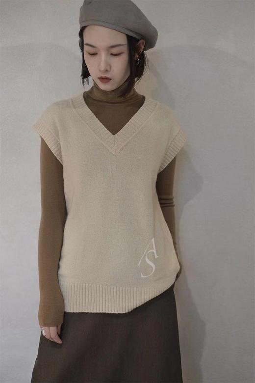 Liangxue 米白针织背心 商品图0