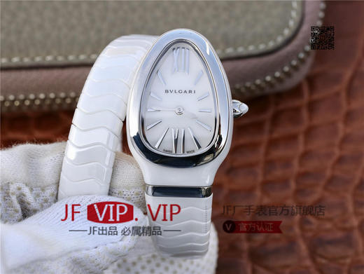 BV宝格丽SERPENTI系列白色陶瓷与黑陶瓷腕表以精美蛇形向众人展现时尚奢华之美。表圈处镶嵌切割美钻，精美奢华 商品图0