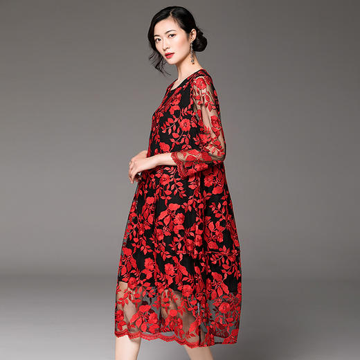 气质圆领长袖拼接宽松大码绣花连衣裙(货号 ne19037)