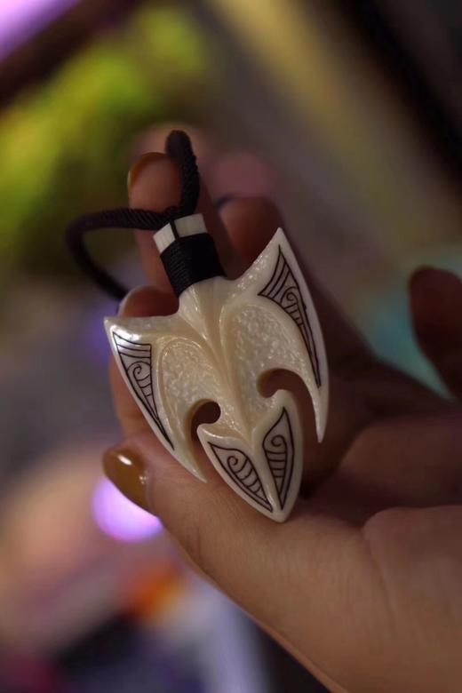 收藏之最极品抹香鲸牙雕香香精工雕刻个性小吊坠文玩界的贵族润度之王