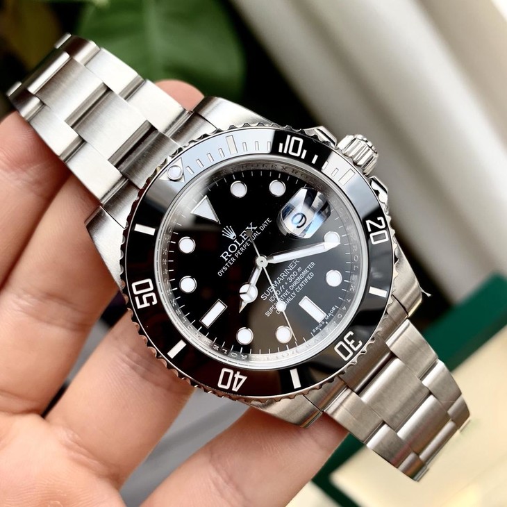 水鬼系列钢带手表