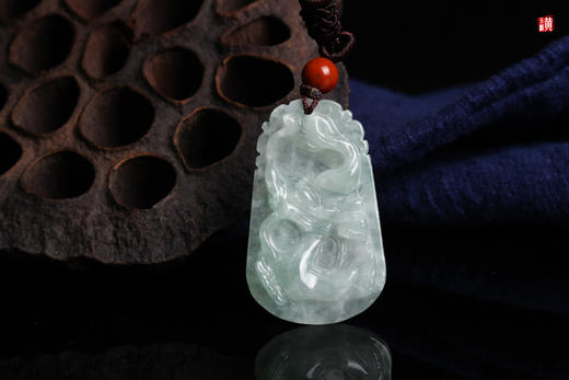 天然翡翠精雕【龙】牌   配精美挂绳 商品图0