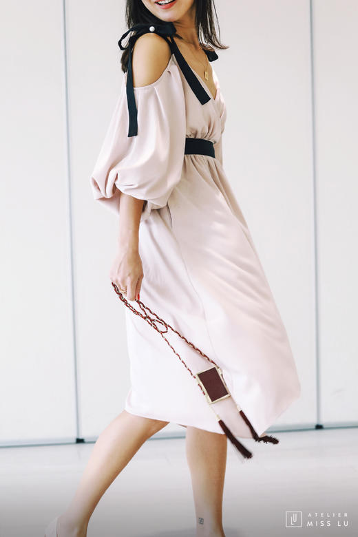 AtelierMissLu / Cintia-香槟粉飘带装饰连身裙 商品图6