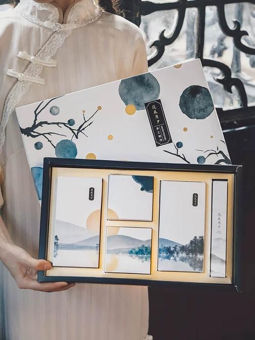 【奶黄流心月饼礼盒】2019中国风甄选，水墨风&螺旋式高档礼盒！可发全国！ 商品图0