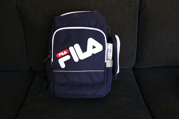 点此购买斐乐fila双肩背包男女通用学生书包un124684