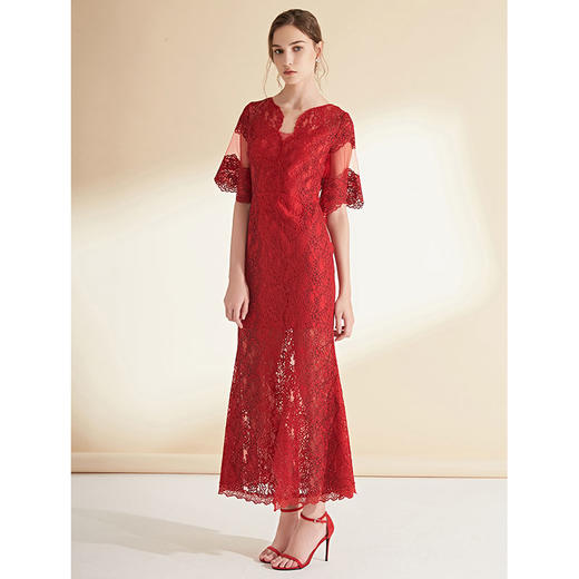 EITIE爱特爱女装新品红蕾丝透视网纱拼接礼服连衣裙长款6077702 商品图1