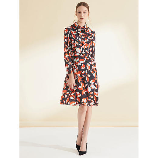 EITIE爱特爱女装初秋季新款长袖系带收腰显瘦时尚印花连衣裙6007705 商品图1