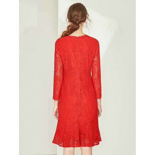 EITIE爱特爱女装秋季新大红色花边领口修身荷叶边蕾丝连衣裙C1907308 商品图3