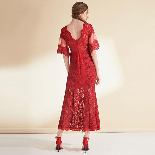 EITIE爱特爱女装新品红蕾丝透视网纱拼接礼服连衣裙长款6077702 商品图3