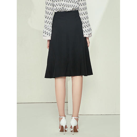 EITIE爱特爱女装秋季新款高腰纯色OL风中长款优雅半身裙子黑6006709 商品图3