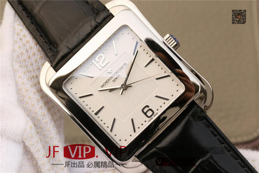 GS江诗丹顿历史名作系列86300款 光泽亮丽的方形外壳，内衬简洁的麦穗面盘，搭配意大利小牛皮表，最大限度还原正品的艺术感官。 商品图3