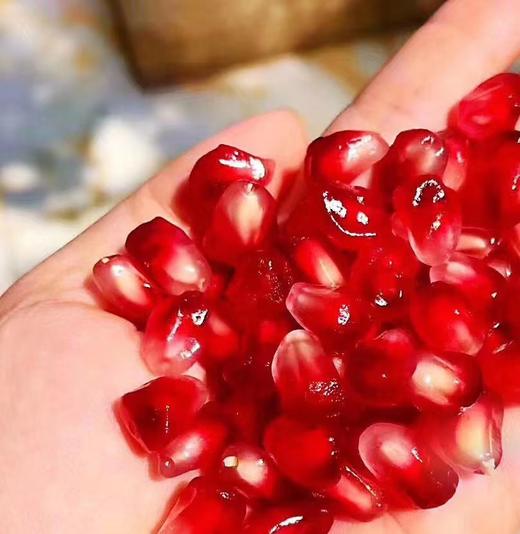 【突尼斯软籽石榴】9颗礼盒装 单果约400-500g颗 每一粒石榴都非常饱满，色泽均衡，粉嫩透亮的石榴粒像一颗颗红宝石 商品图2