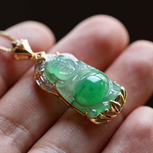 冰种阳绿俏色厚庄翡翠站佛18k黄金钻石镶嵌