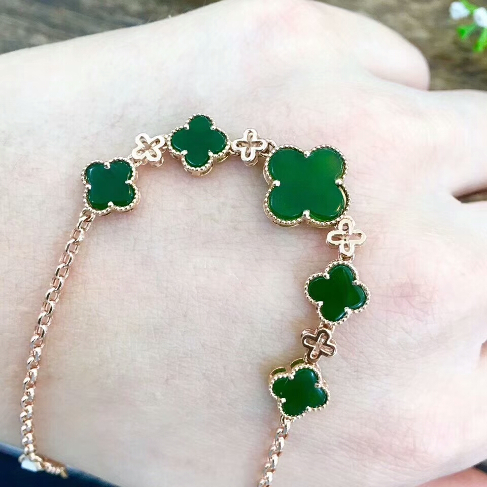 手链玉面尺寸117mm四叶草款式时尚大方玉面颜色漂亮干净细腻保真保