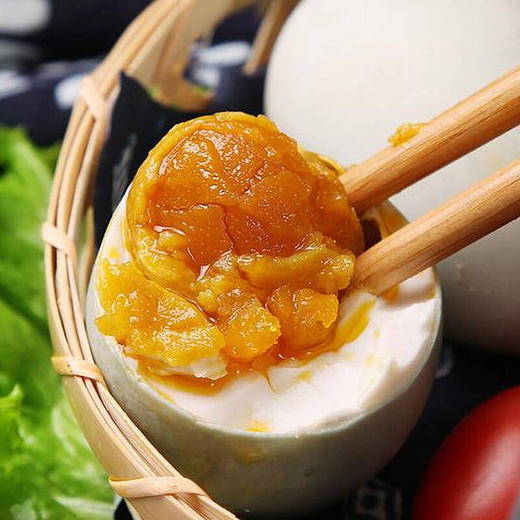 【济宁·微山湖】土琵琶 微山湖谷物散养麻鸭咸鸭蛋 20枚装精品礼盒装 商品图0