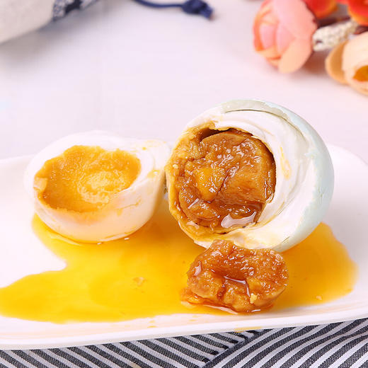 【济宁·微山湖】土琵琶 微山湖谷物散养麻鸭咸鸭蛋 20枚装精品礼盒装 商品图3