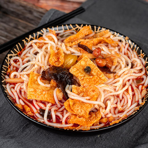 地道柳州螺蛳粉 |  有螺蛳肉的螺蛳粉 汤浓粉滑 鲜辣劲爽 一碗嗦尽柳州味 商品图1