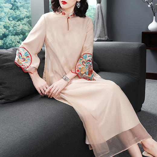 上海旗袍厂KDS-568中国风女装秋冬新款立领刺绣罗马棉宽松a字中长款连衣裙改良旗袍 商品图3