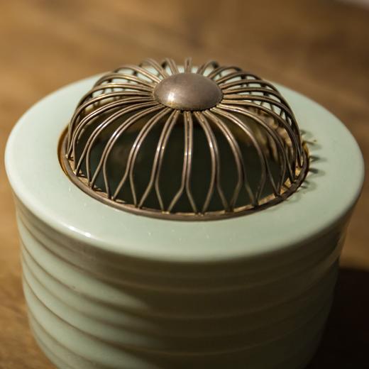 苏山款青瓷香炉 商品图3