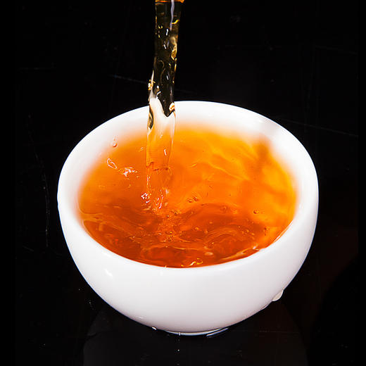 吉顺号2016年 《易武麻黑》 易武古树生茶七子饼老茶357g 商品图4