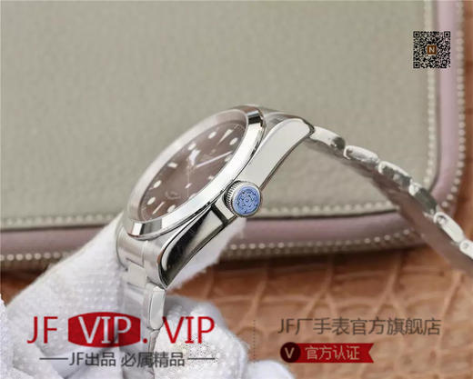 LF帝舵碧湾M79540系列41表经腕表，2018年度官网最新款式。如果您觉得劳力士辨识度太高、浪琴又烂大街，那么不妨考虑下它。正装休闲两不误、低调而不平庸、稳重而不失灵动。 商品图6