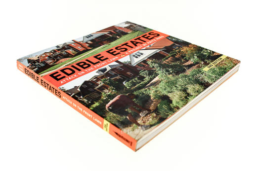 Edible Estates: Attack on the Front Lawn. 食用屋顶：攻击前面的草坪。 商品图1