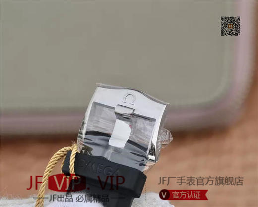 VS欧米茄海马300M间金，选对版本很重要。VS版本和正品在12点位外圈口带有贵金属印记：AU750 、狗头标 、天平秤 、欧logo 商品图9