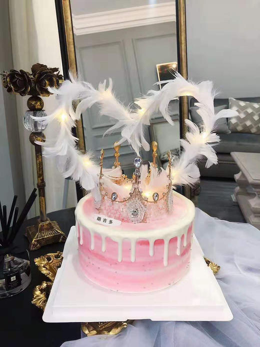 羽毛皇冠粉色水果蛋糕-m576