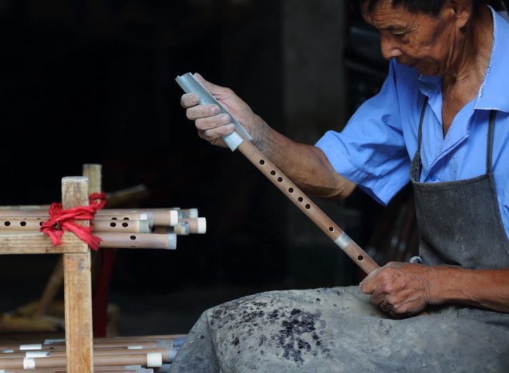 潜心钻研制笛30余年黄卫东笛子