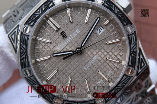 爱彼（Audemars Piguet）简称＂AP"经典皇家橡树系列。精钢表壳，八角形表圏，格纹装饰表盘，釆用日本进口机芯 商品图3