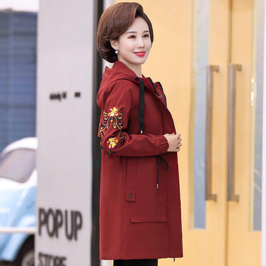 2xkyk18002新款时尚中老年连帽风衣外套