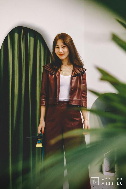 AtelierMissLu / Lucille-酒红褶皱装饰仿皮外套 商品图4