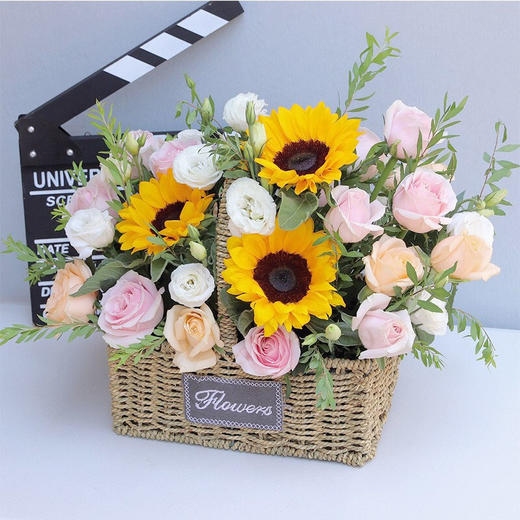 玫瑰向日葵精美混搭手提花篮-送女朋友老婆妈妈老师闺蜜生日教师节生日礼物精美时尚 商品图2