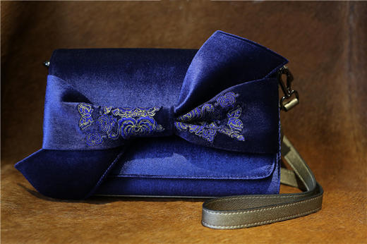 山谷居民原创品牌苗绣金丝绒包——簇锦 商品图0