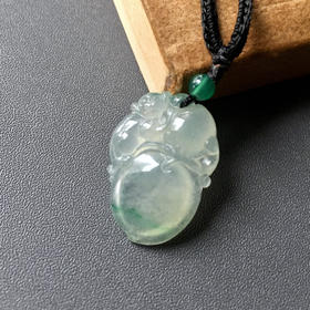 冰种飘阳绿翡翠金猴捧寿