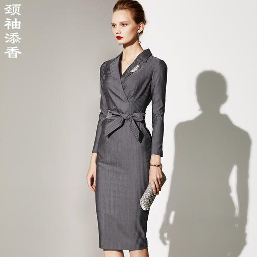 预售 “隐奢”连衣裙 J8382776A颈袖添香装新款修身气质职场装西装裙包臀条纹连衣裙女J8382776A 商品图0