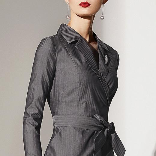 预售 “隐奢”连衣裙 J8382776A颈袖添香装新款修身气质职场装西装裙包臀条纹连衣裙女J8382776A 商品图2