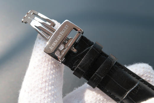 爱彼 最新款真陀飞轮 大日历窗 意大利小牛皮，42mm，手动真海鸥陀飞轮机芯，稳定可靠，值得拥有。 商品图7