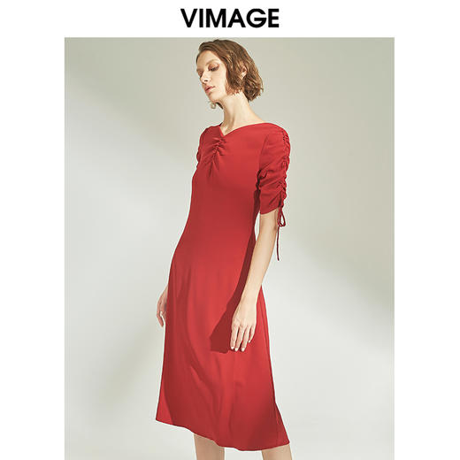 VIMAGE纬漫纪女装夏季抽褶气质优雅V领复古红色连衣裙长V1107751 商品图1