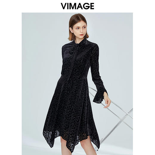 VIMAGE纬漫纪女装秋季新款长袖收腰不规则豹纹连衣裙中长款V1207814 商品图2