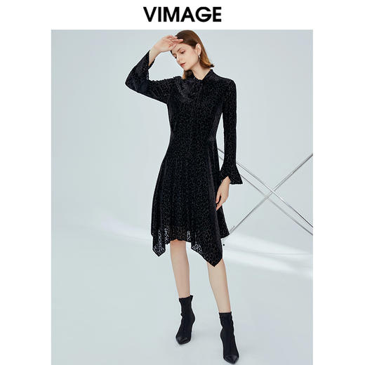 VIMAGE纬漫纪女装秋季新款长袖收腰不规则豹纹连衣裙中长款V1207814 商品图0