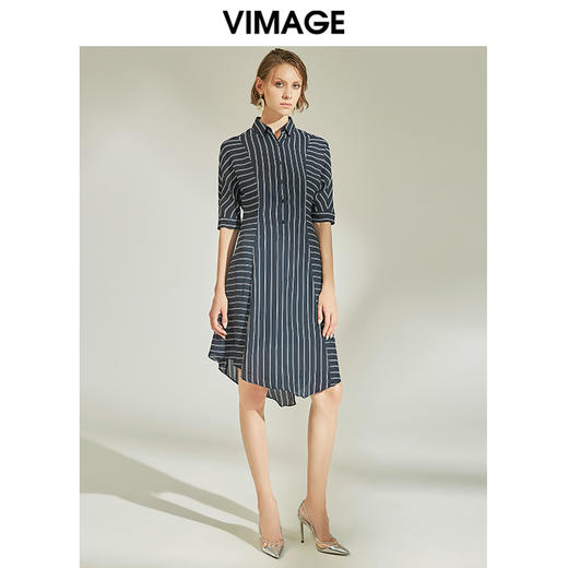 VIMAGE纬漫纪女装通勤气质不规则裙摆条纹衬衫连衣裙V1107757 商品图1