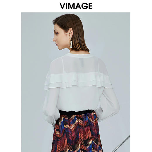 VIMAGE纬漫纪女装秋季新品甜美荷叶边镂空V领百搭通勤衬衫V1209812 商品图3
