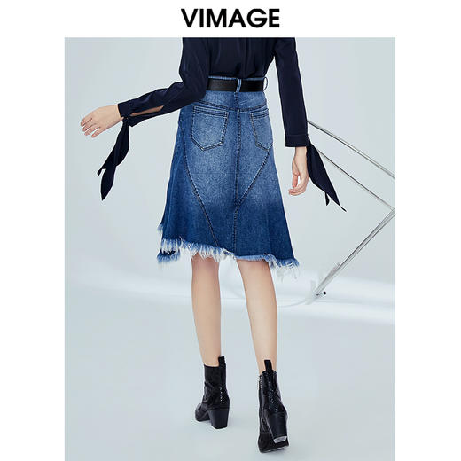 VIMAGE纬漫纪女装高腰显瘦蓝色牛仔不规则半身裙a字V1206801 商品图3