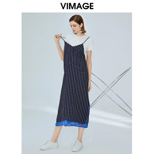 VIMAGE纬漫纪女装夏季宽松休闲条纹吊带假两件连衣裙长款V1107755 商品图0
