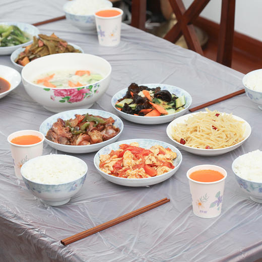 妙洁 一次性桌布厚实台布10张装 中号颜色随机发送 商品图3