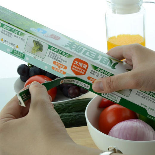 旭包鲜 日本原装进口一次性保鲜膜大卷耐高温带切割器22cm×20m PVDC材质 可微波炉加热 商品图1