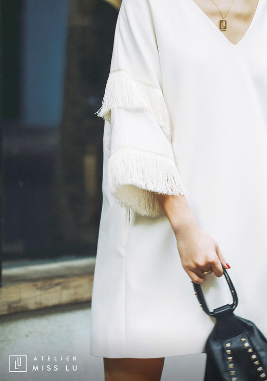AtelierMissLu / Eileen-珍珠白袖口流苏V领连身裙 商品图7