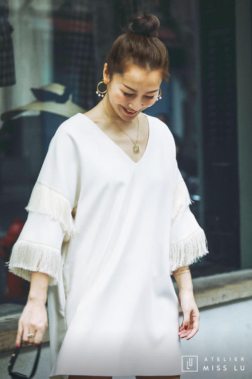 AtelierMissLu / Eileen-珍珠白袖口流苏V领连身裙 商品图3