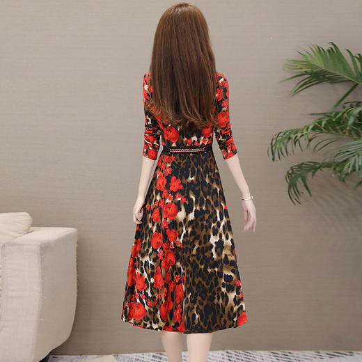 AHM-ayy633新款气质优雅豹纹印花V领中长款连衣裙 商品图3